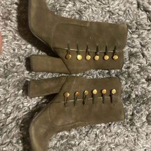 EUC Guess olive green suede boots.